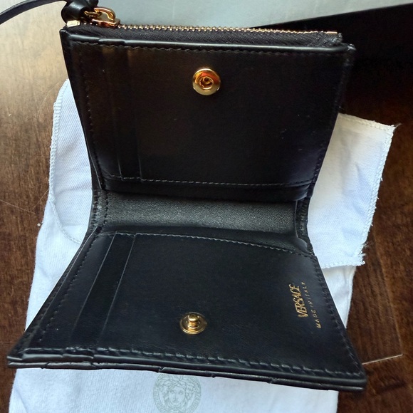 Versace Medusa Unico Quilted Lamb Leather Wallet - Picture 10 of 10